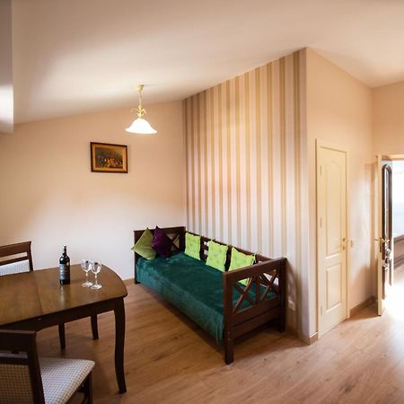 Apart Yaroslava Osmomysla 9 Square - City Center Lviv Eksteriør bilde