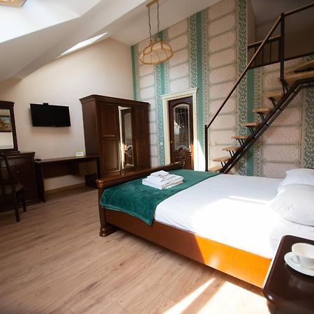 Apart Yaroslava Osmomysla 9 Square - City Center Lviv Eksteriør bilde