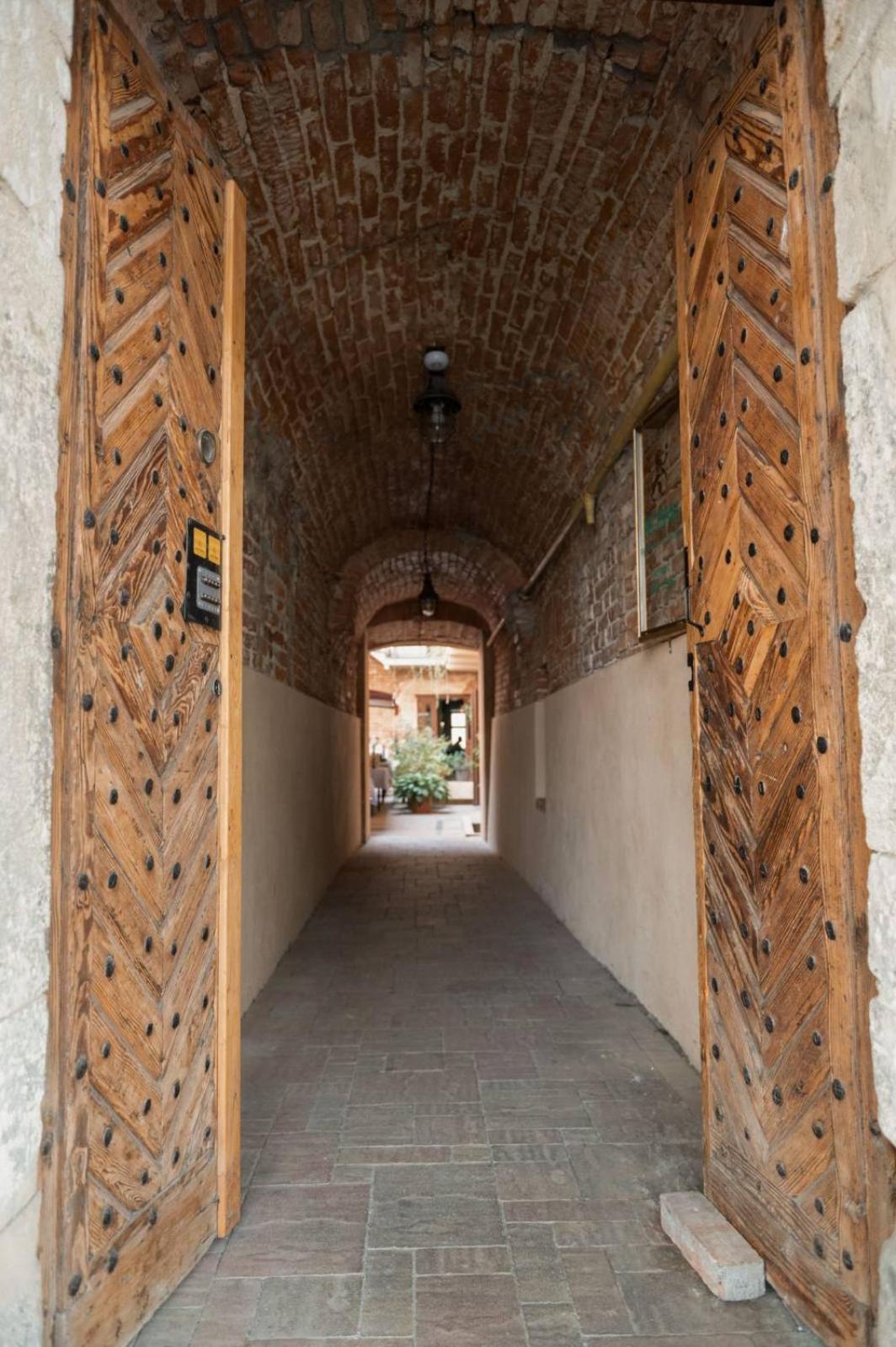 Apart Yaroslava Osmomysla 9 Square - City Center Lviv Eksteriør bilde