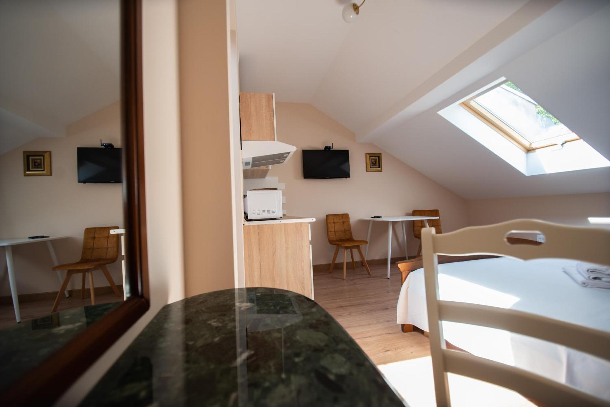 Apart Yaroslava Osmomysla 9 Square - City Center Lviv Rom bilde