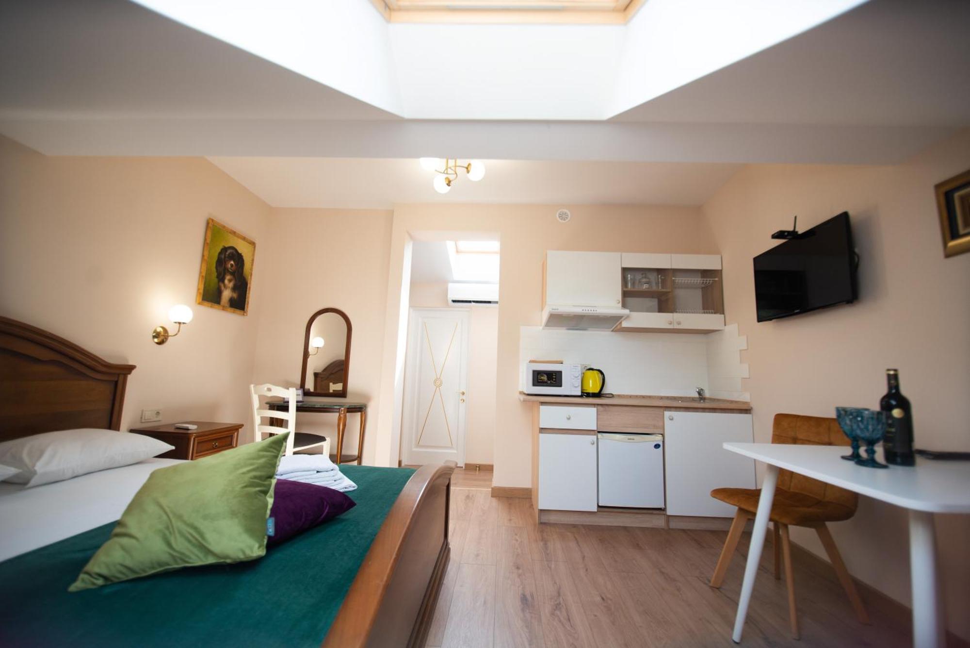 Apart Yaroslava Osmomysla 9 Square - City Center Lviv Rom bilde