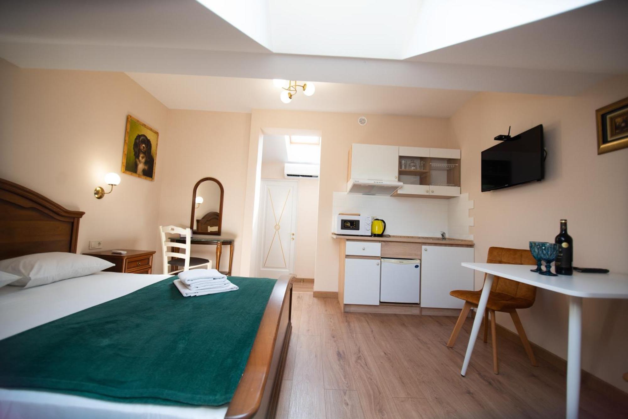 Apart Yaroslava Osmomysla 9 Square - City Center Lviv Rom bilde